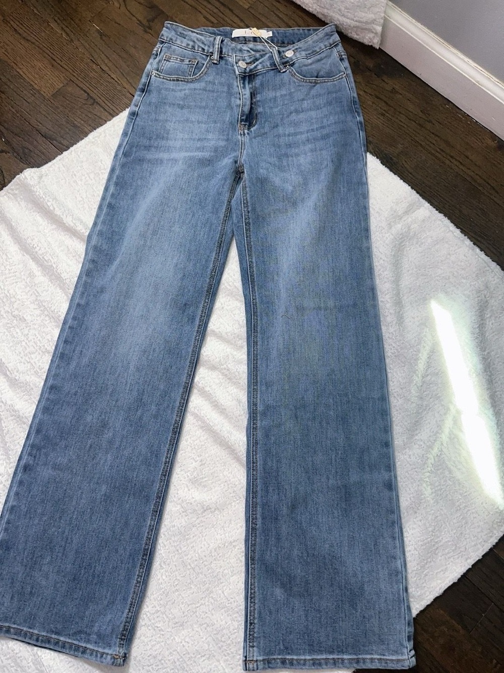 Classic Wide-Leg Women's Jeans in Light Blue